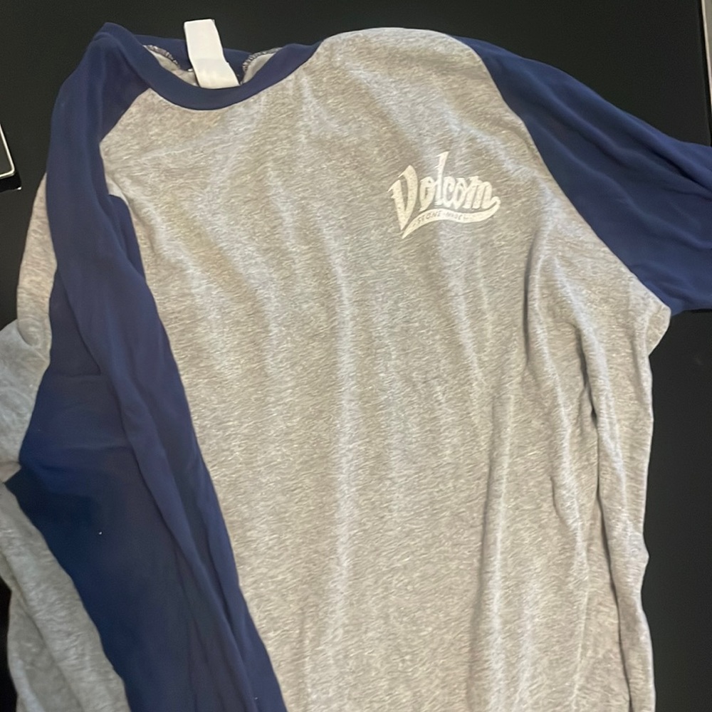 Volcom 3/4 baseball shirt size XL super soft hardly worn